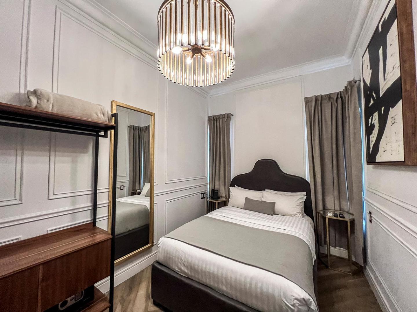 Hotel Mansion E Borbon Леон Екстериор снимка