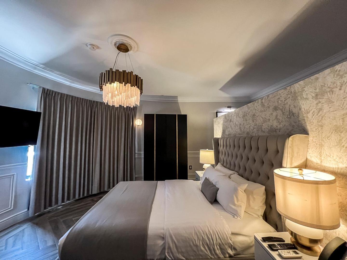 Hotel Mansion E Borbon Леон Екстериор снимка