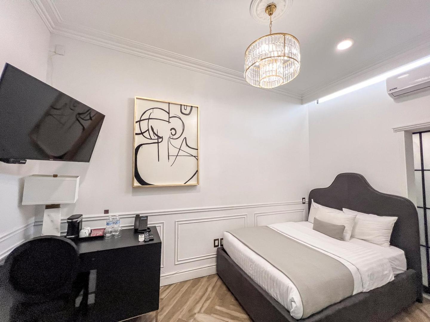 Hotel Mansion E Borbon Леон Екстериор снимка